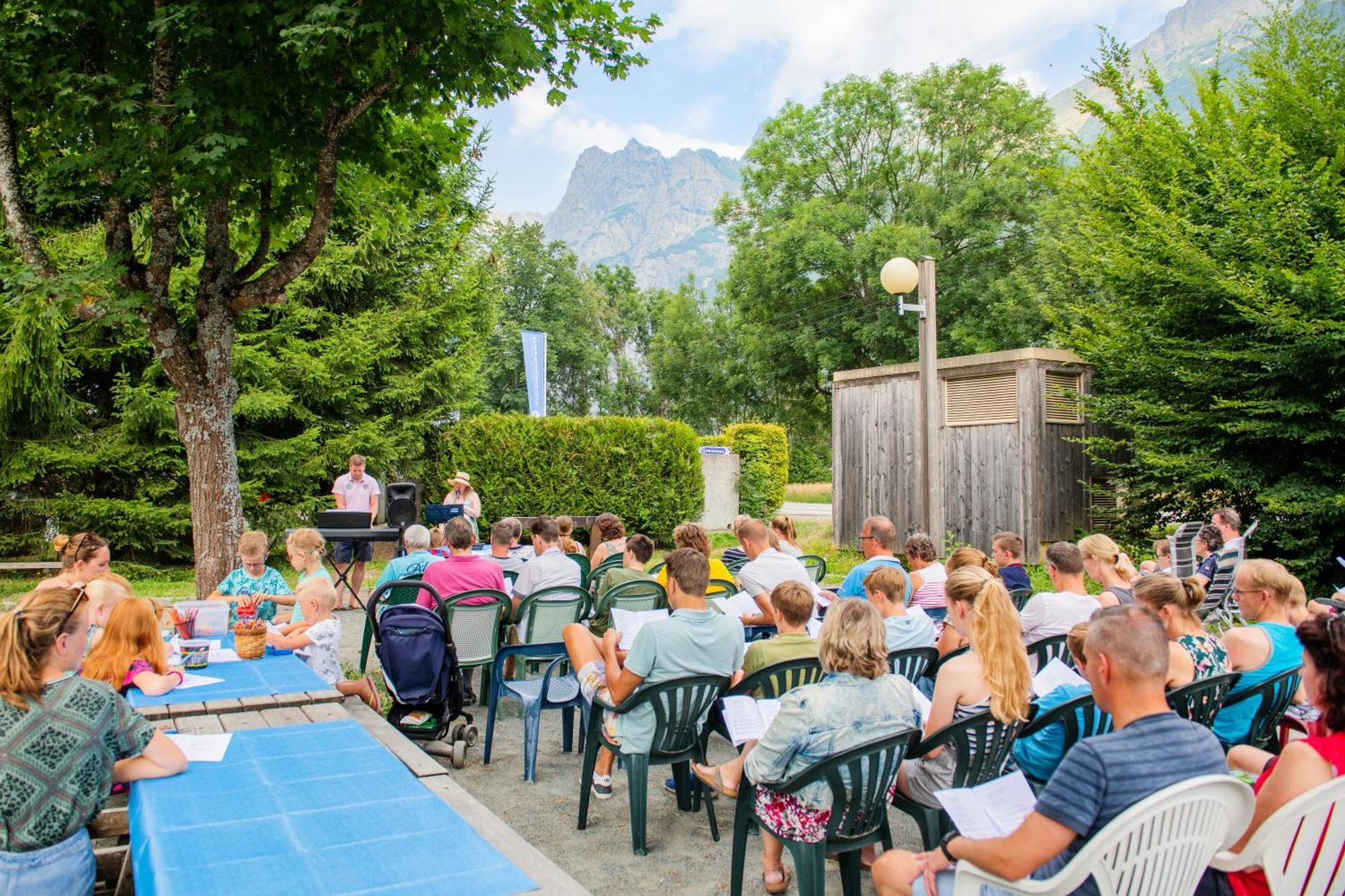 Camping Rcn Belledonne Le Bourg-dʼOisans Exterior foto
