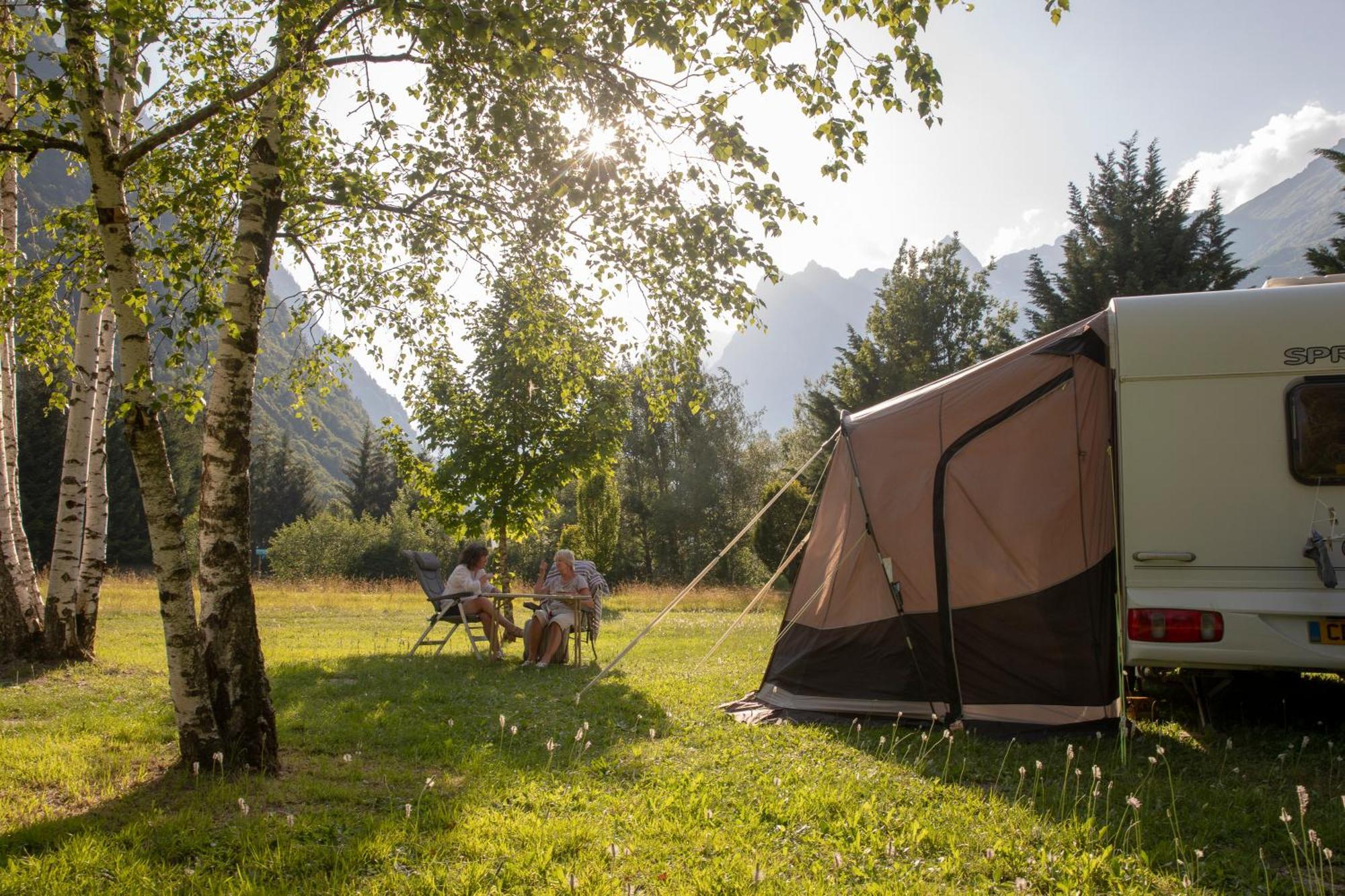 Camping Rcn Belledonne Le Bourg-dʼOisans Exterior foto