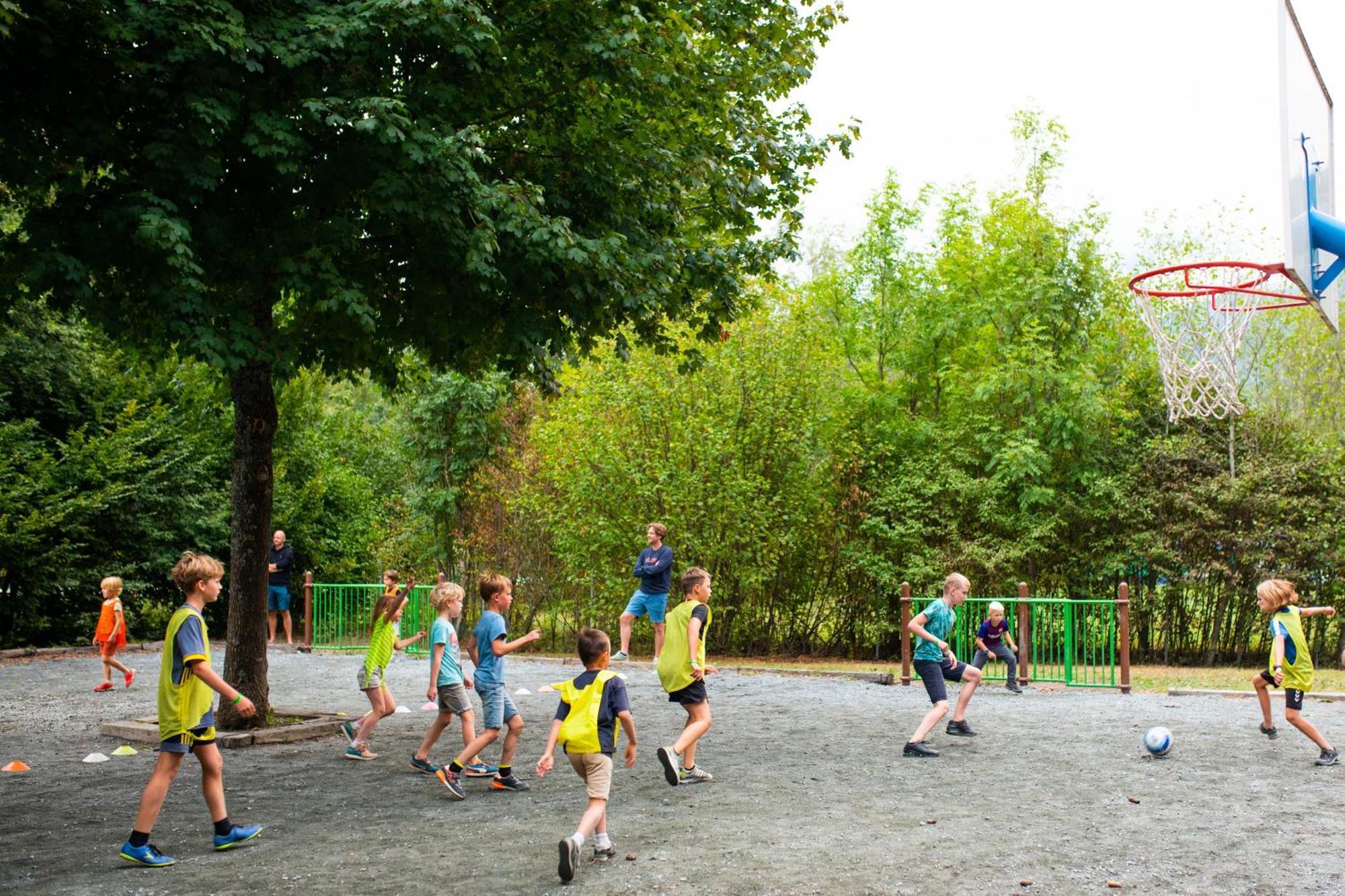 Camping Rcn Belledonne Le Bourg-dʼOisans Exterior foto